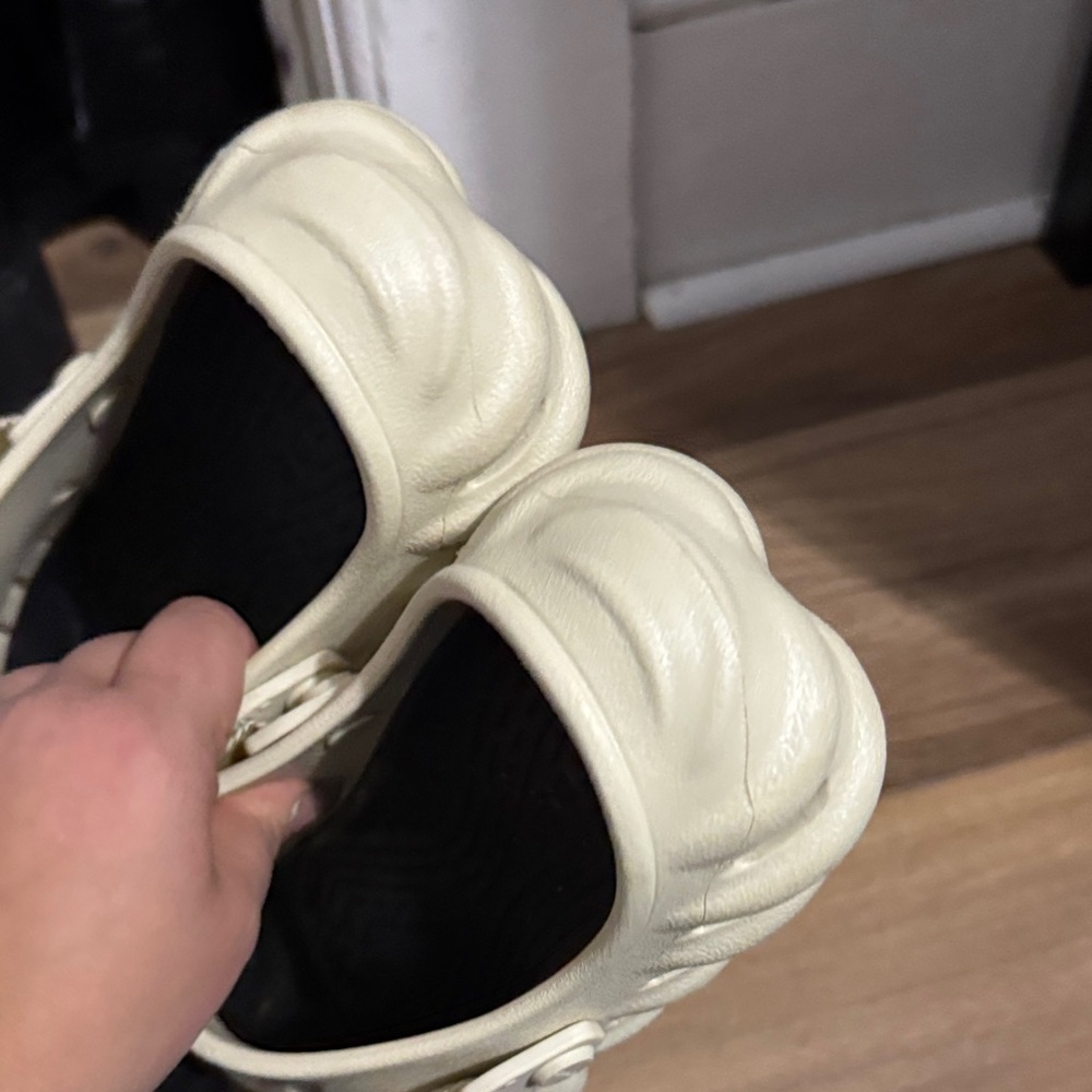 CROCS Cream and Black Water Shoes - Picture 6 of 6